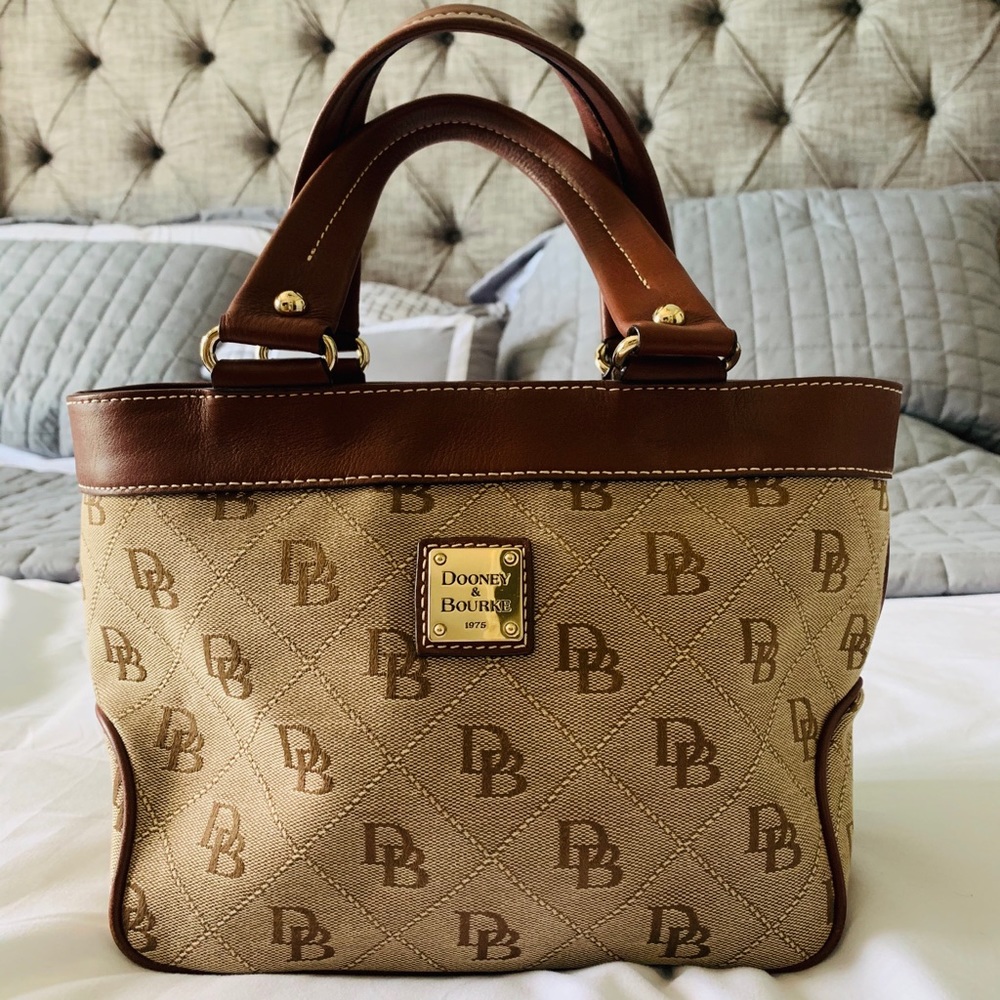 Beautiful Dooney and Bourne Handbag / Purse